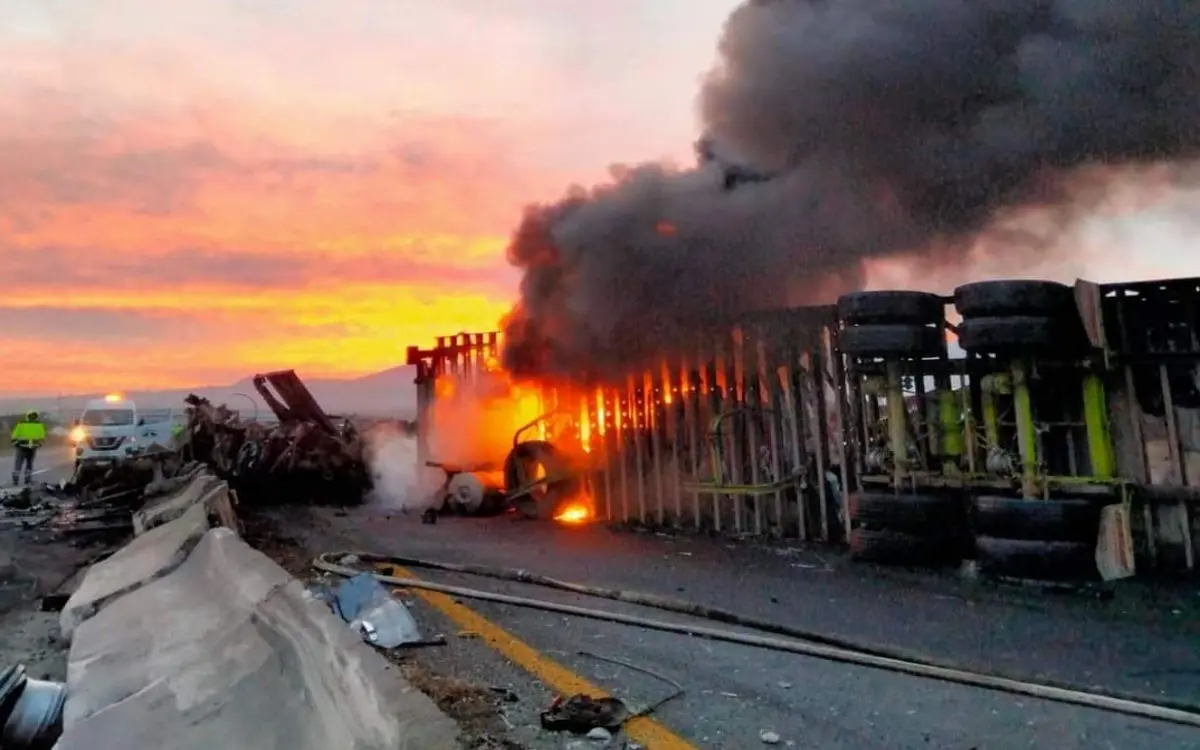 Se incendia tráiler en accidente de la Tepic Guadalajara Noticias de