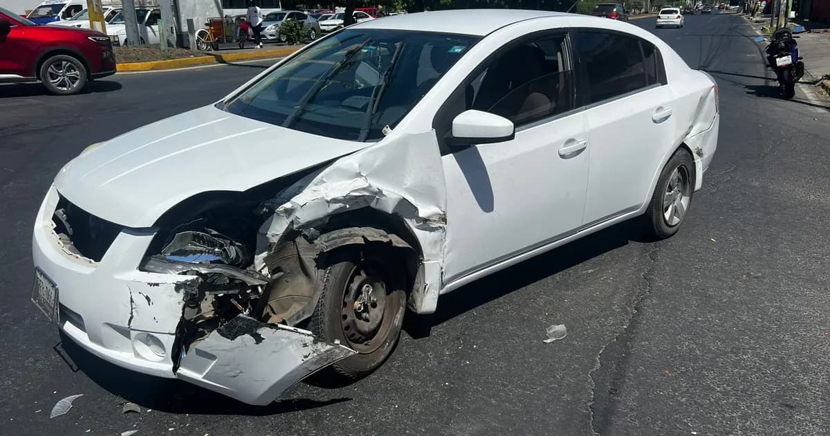 Choque en Insurgentes deja tres lesionados en Tepic