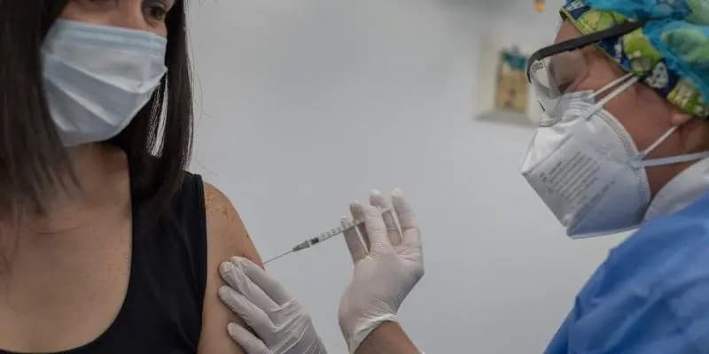 OMS sugiere a países crear sus propias vacunas contra Covid-19