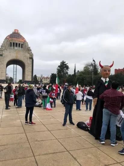 Integrantes de FRENAAA harán plantón en el zócalo para pedir la renuncia de AMLO