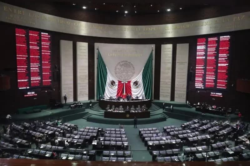 México. Aprueban Diputados ley para que ningún funcionario gane más que el Presidente