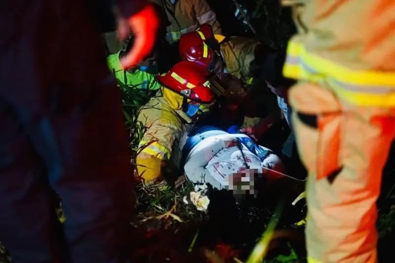 SSPC salvaguarda la vida de dos personas en una volcadura  en la carretera Tepic-Bellavista