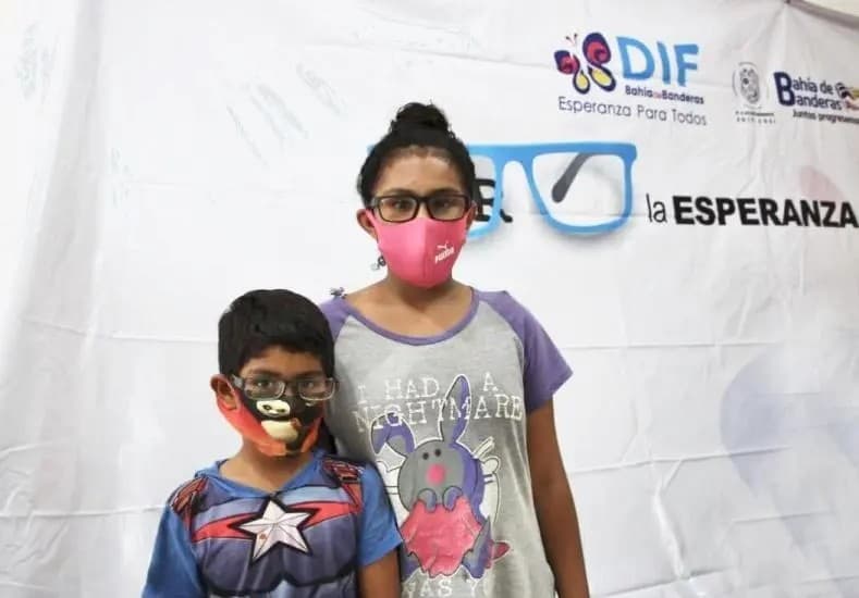 Entrega DIF Bahía lentes gratuitos a 150 menores