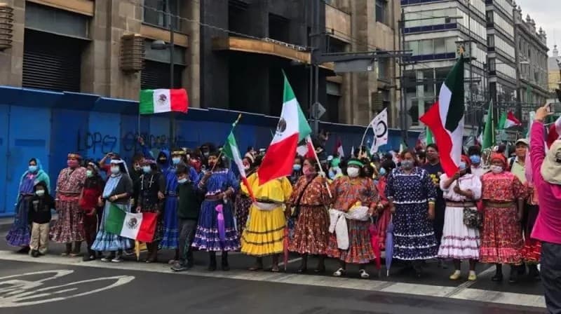 Los notarios de FRENAA se enfrentan a \"los otros datos\" de AMLO