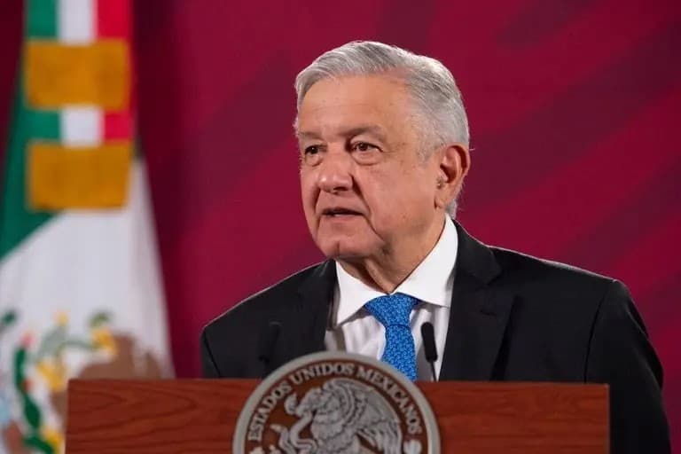 AMLO criticó pancartas y mensajes de FRENAAA, por \"clasistas\"