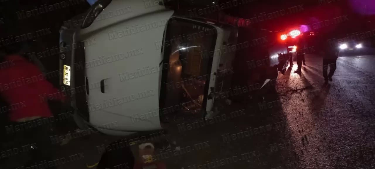 ¡vuelca pipa cargada de agua!