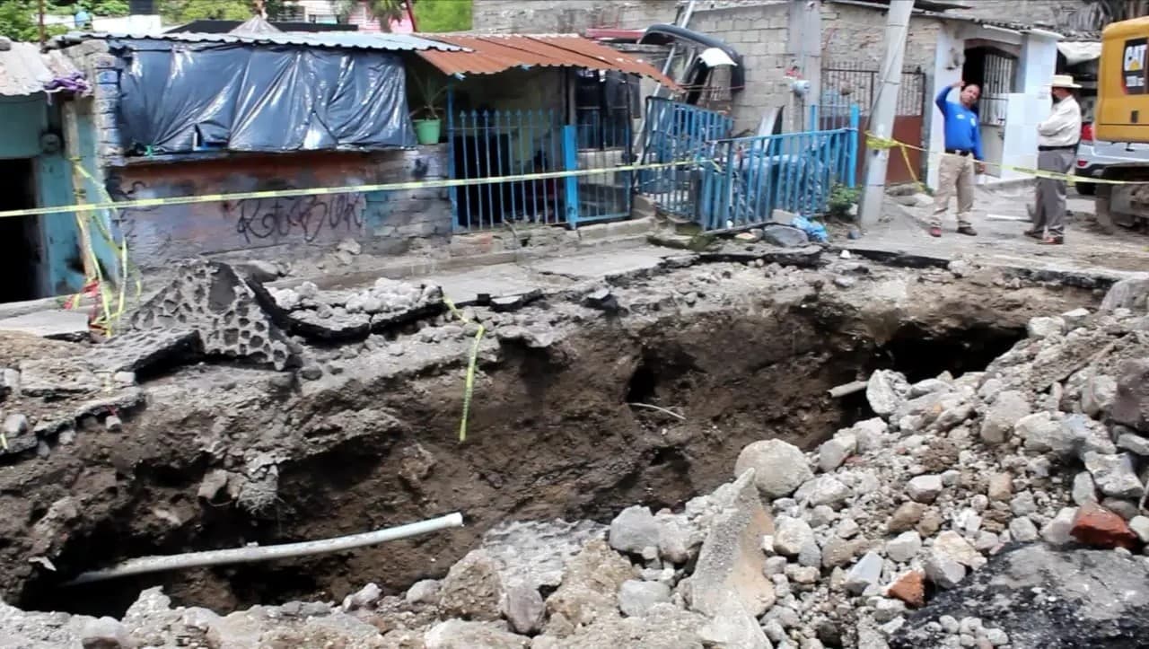 Tepic. Realiza SIAPA labores en la calle Camino Viejo a Jauja