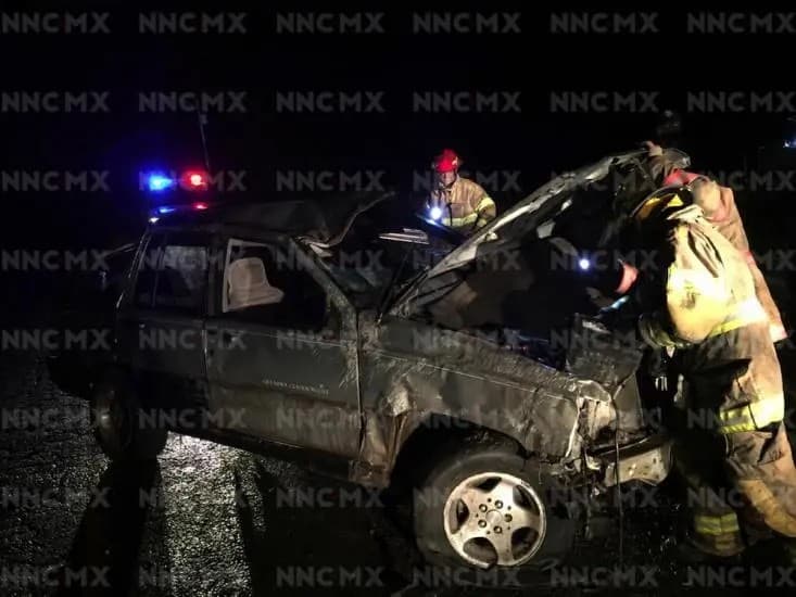 Aparatosa volcadura de Cherokee a la entrada de Jala