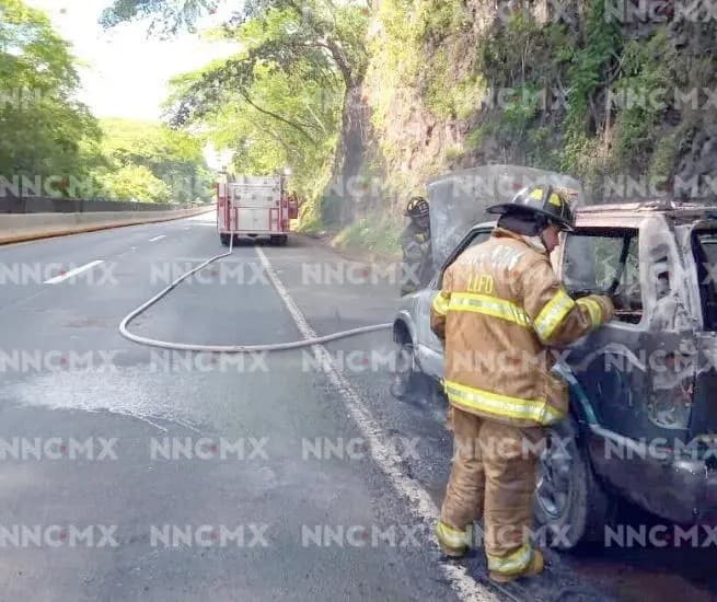 Ardió camioneta  blazer