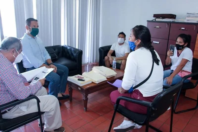 Analizan Autoridades Situación de Comerciantes del Malecón II