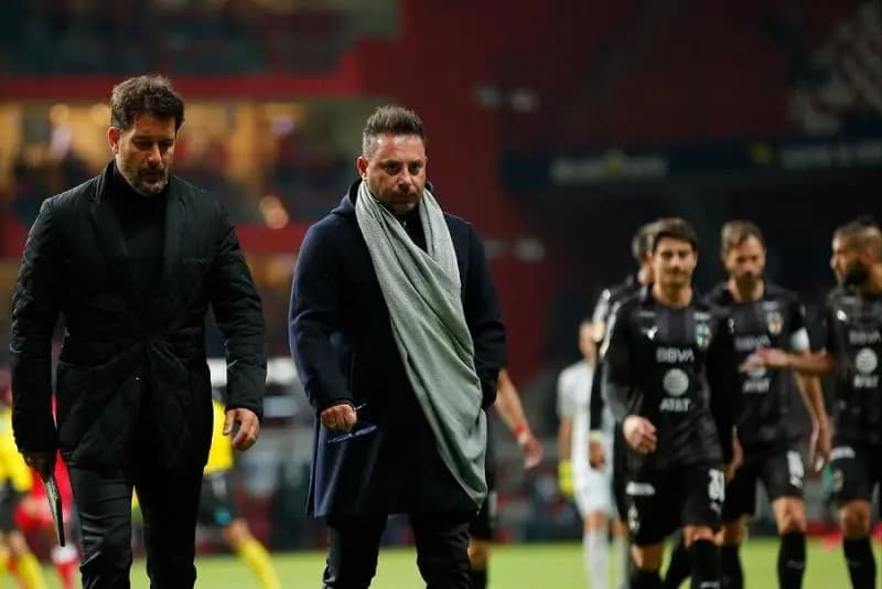 Mohamed pide paciencia a sus jugadores antes de irse a Europa