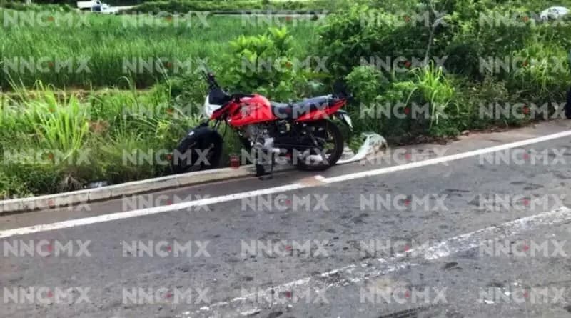 Nayarit. Motociclista sufre amputación de pierna y muere de paro cardíaco en el IMSS
