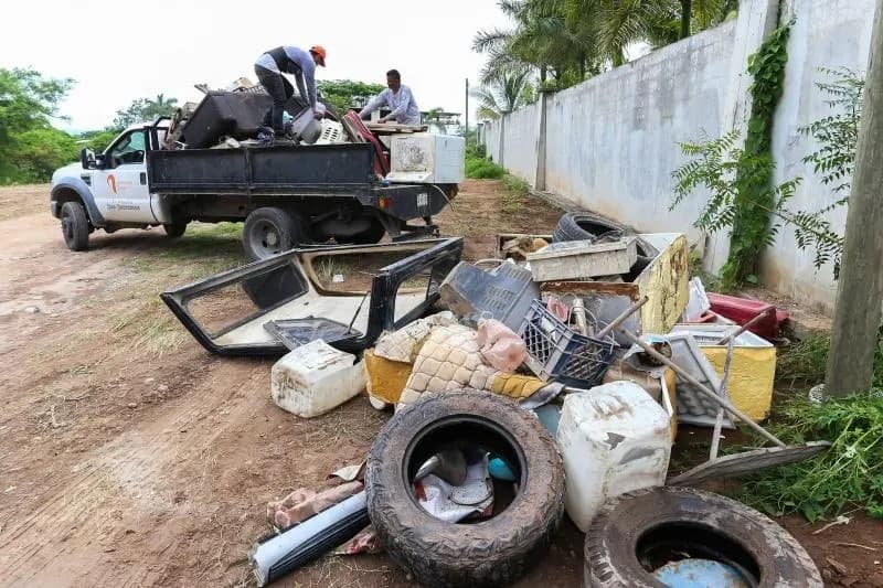Llevan a Lomas de San Nicolás Campaña de Descacharrización