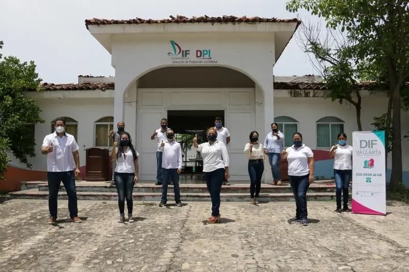 DIF a Través de la Dirección de Protección a la Infancia, Hay Becas Para Material  Escolar a 450 menores