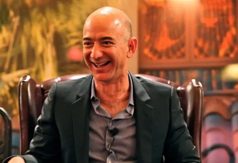 Jeff Bezos, primera persona en lograr una fortuna de más de 200 mil millones de dólares