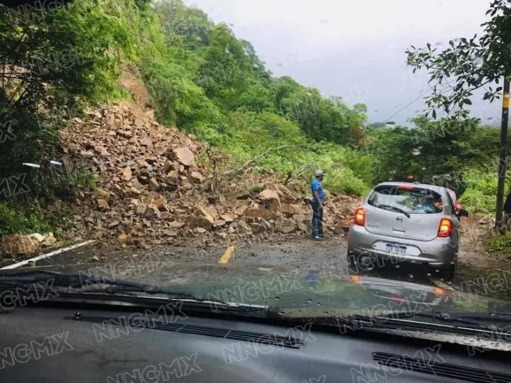 Otro derrumbe cerró la carretera a Mascota