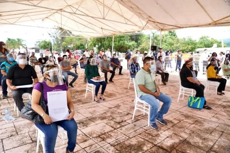 Tepic. Gobernador da certeza jurídica familias de 33 colonias