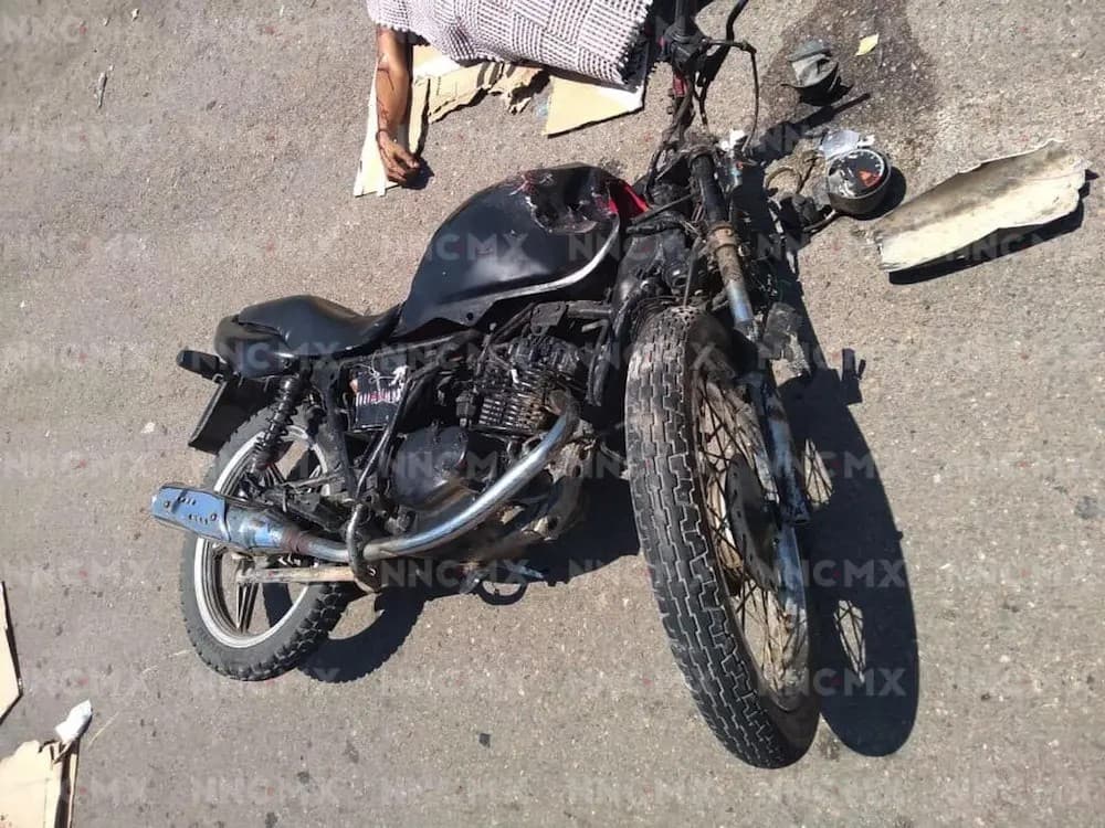 Compostela: Muere motociclista tras chocar con su vecino en la 200