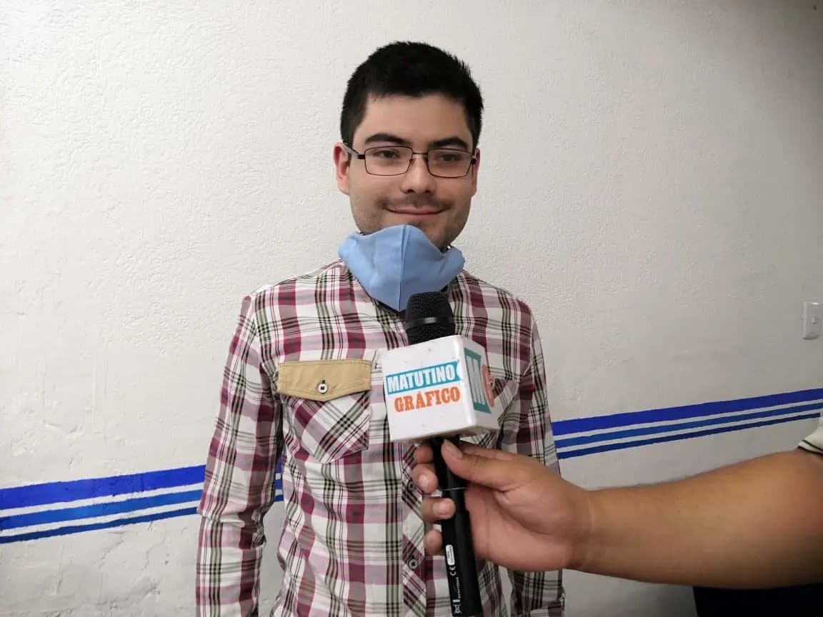 Apoya Club Rotaract Tepic Paraíso con insumos médicos a las clínicas