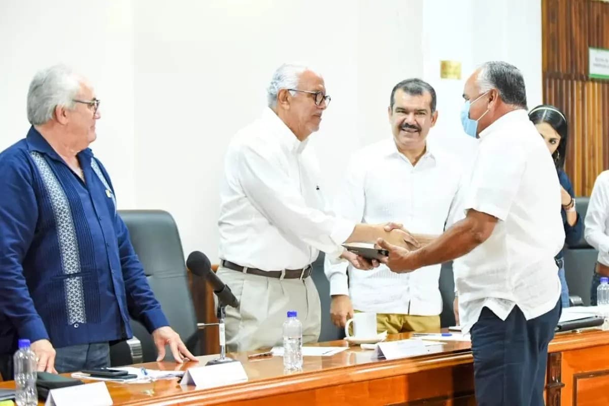 Entregan 59 permisos de transporte público