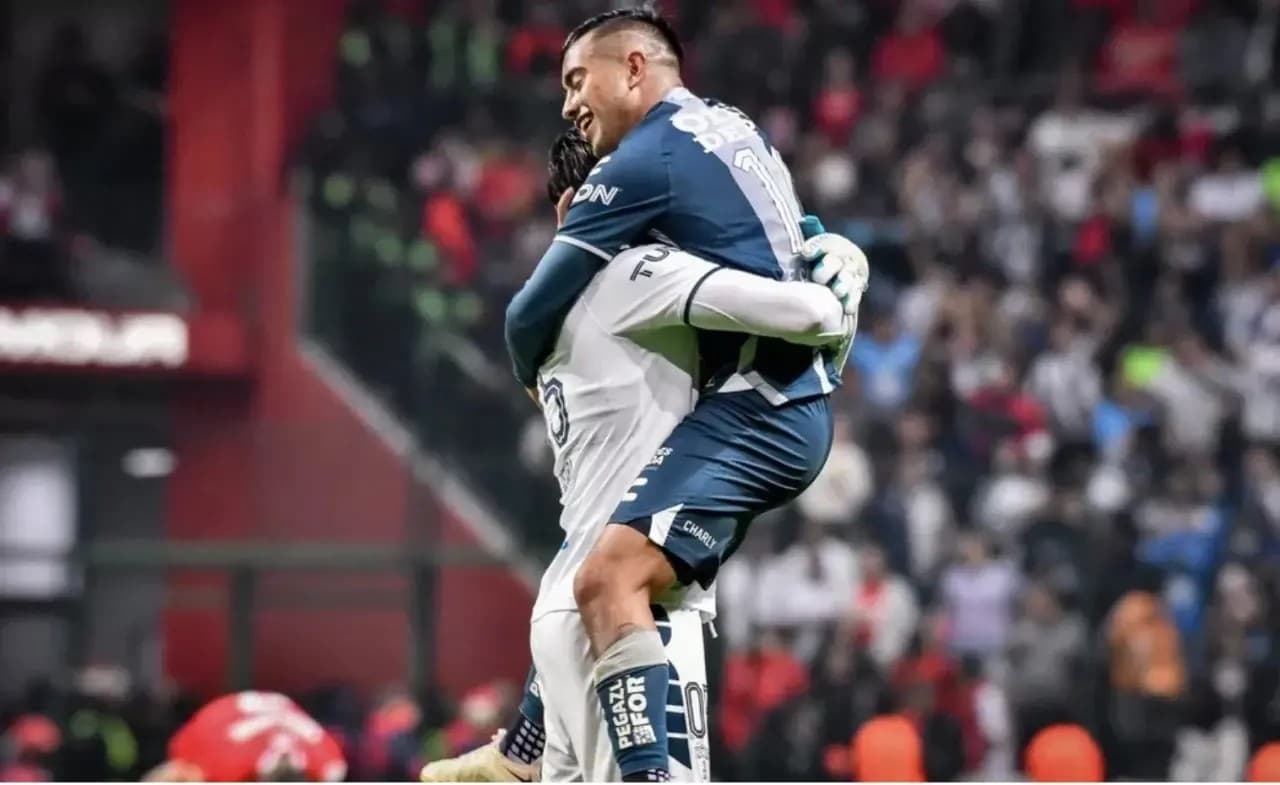Pachuca acaricia la copa del futból mexicano