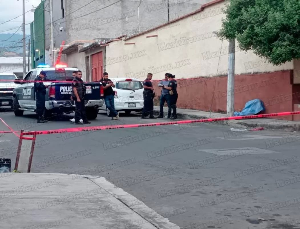 ¡perdió la vida en la banqueta!