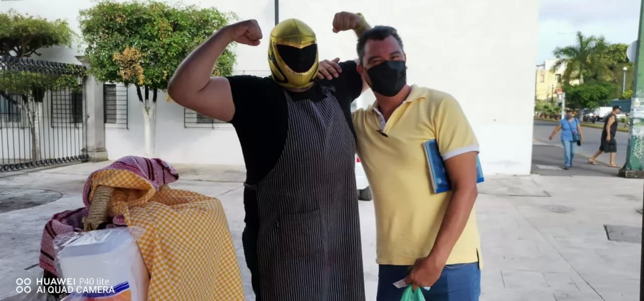 Un taquero enmascarado recorre las calles de Tepic: Conoce al Capitán Chilorio