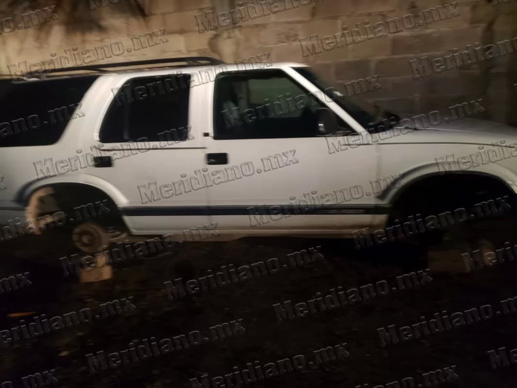 Hallan otra camioneta Semidesmantelada
