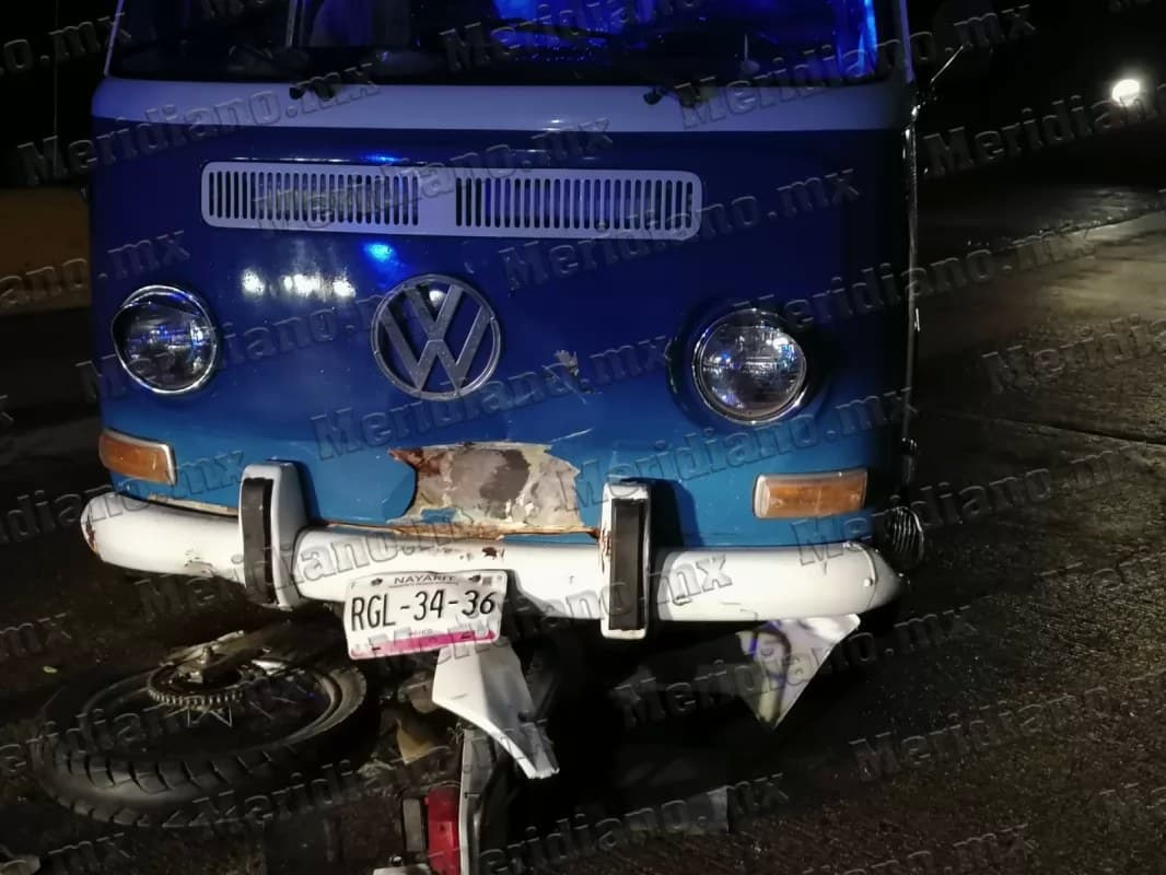 ¡combi fracturó a un motociclista!