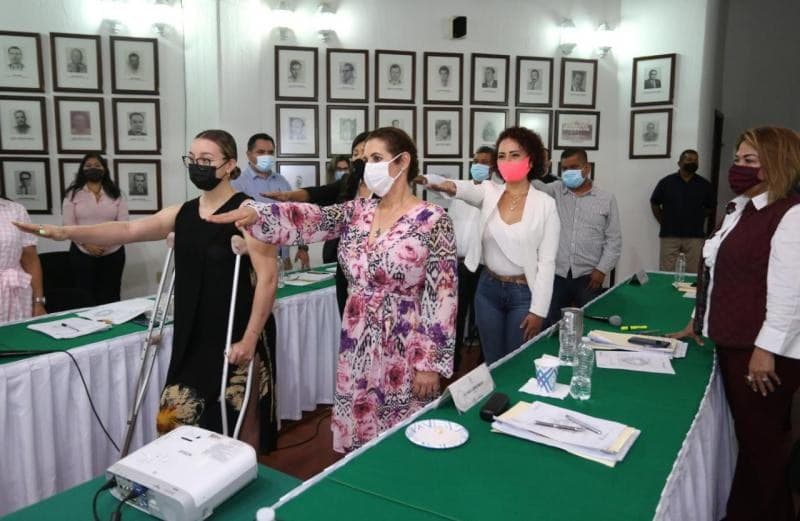 Aprueban Solicitud de Licencia de Arturo Dávalos y Regidores