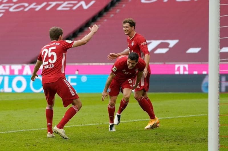 Bayern Múnich: Robert Lewandowski lideró goleada bávara con triplete