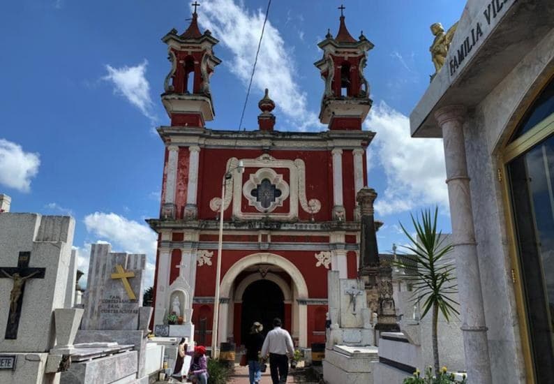 Tepic. Panteones permiten acceso para limpiar y pintar tumbas