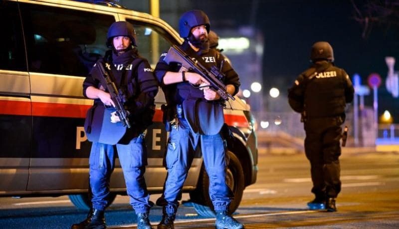 Atentados terroristas dejan varios muertos y heridos en Viena