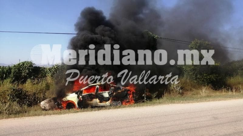 Frente al campo de golf vista vallarta…  ¡choco y  se quemo!