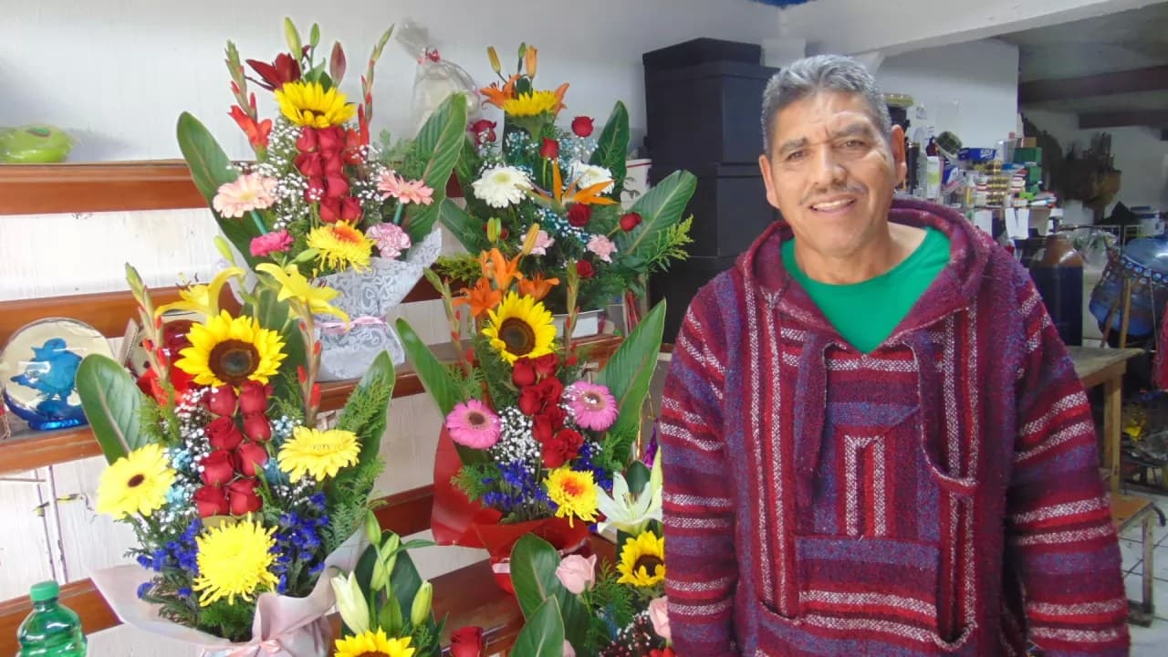 Floristas esperan con ansías el Día del Amor y la Amistad