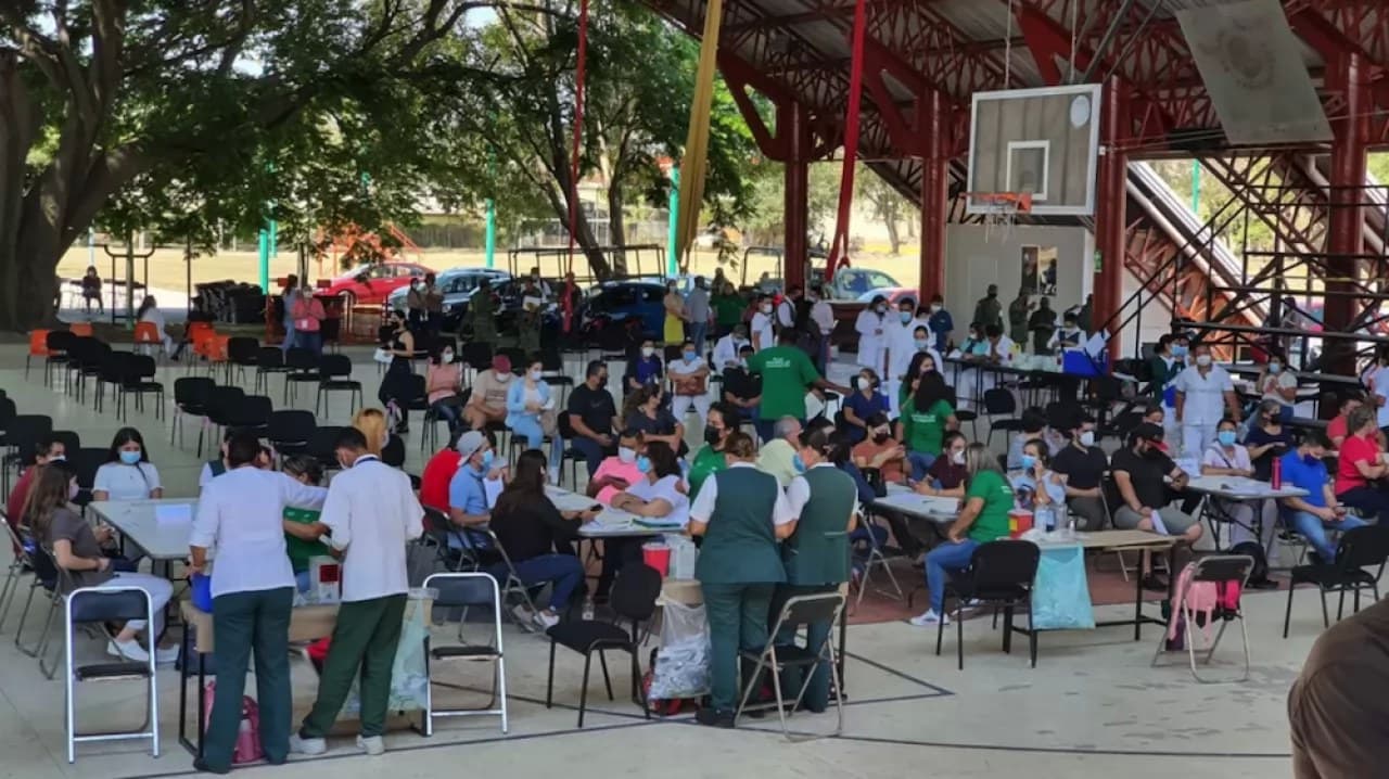 Va tercera dosis para treintañeros en Nayarit