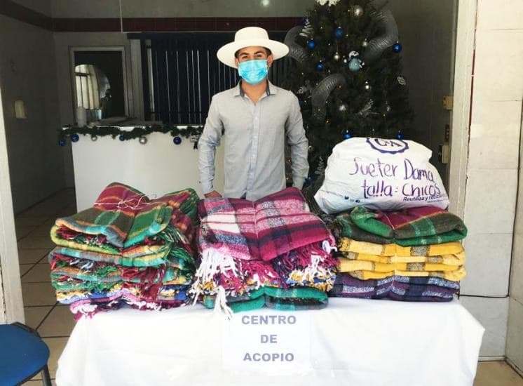 Instala Acción Juvenil centro de acopio de ropa de invierno y cobijas
