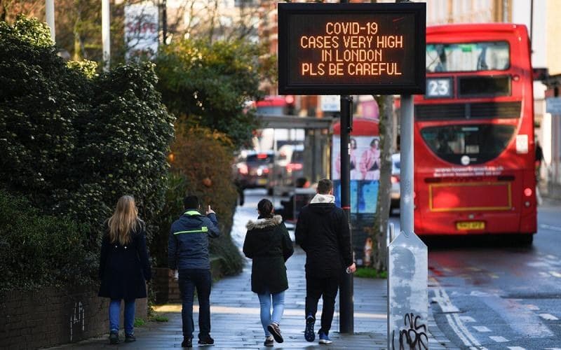 Secretario de Salud britanico  dice que nueva cepa está fuera de control