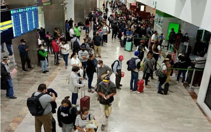 México analiza cierre de vuelos procedentes de Reino Unido
