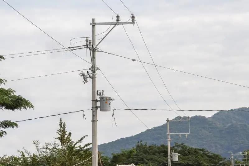 Llevan Obras de Electrificación A Zonas que Carecían de luz