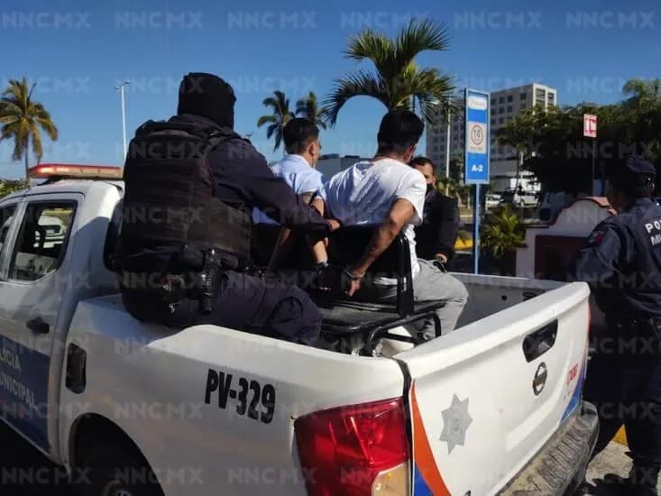 Puerto Vallarta. Querían surtir la despensa con tarjeta clonada