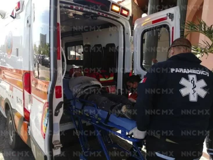 Puerto Vallarta. Trabajador sufre brutal caída en Soriana de Plaza Marina