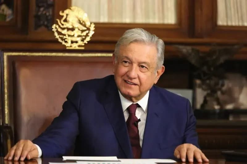 AMLO está prácticamente asintomático y activo: López-Gatell