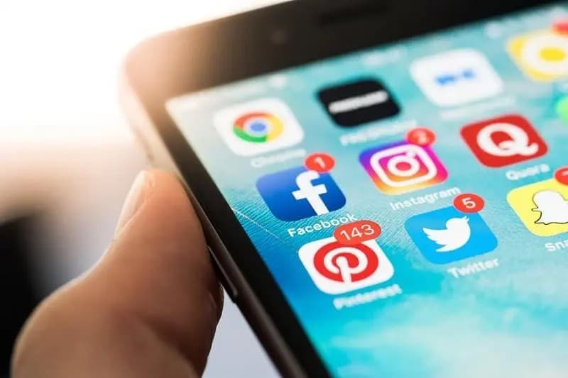 Se contemplan multas en iniciativa para control de Redes Sociales