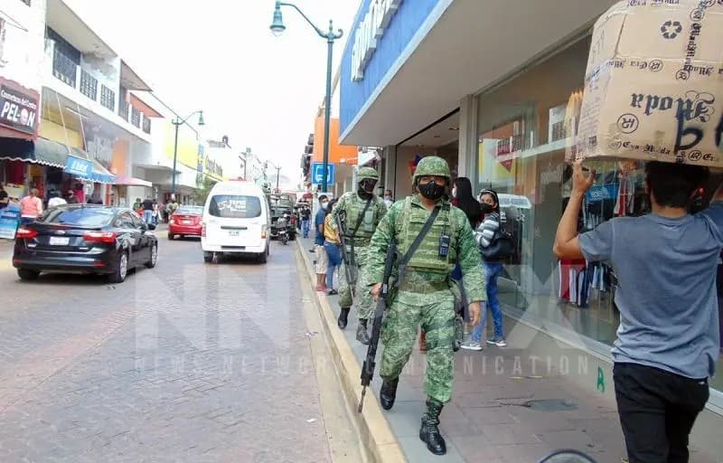 En vísperas del 14 de febrero ciudadanos atiborran el Centro Histórico de Tepic