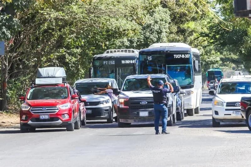 Repara Ayuntamiento Semáforos, una Tarea del Gobierno Estatal