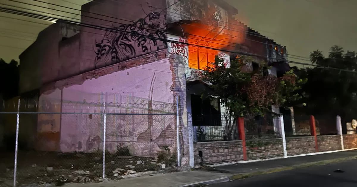 Incendio en vivienda abandonada de colonia San Antonio deja solo daños materiales