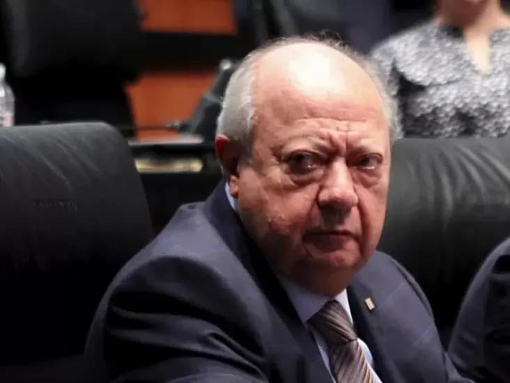Solicitan jubilación de Carlos Romero Deschamps a Pemex