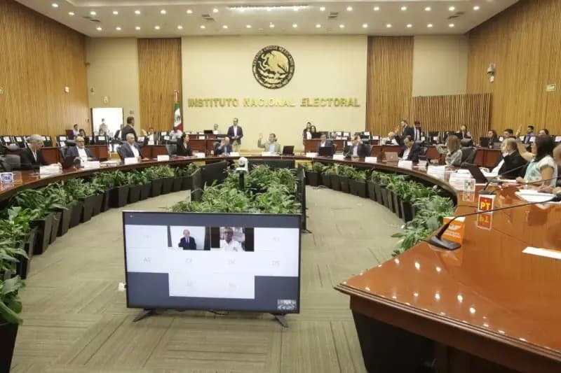 INE ordena a Morena no utilizar la vacunación con fines electorales