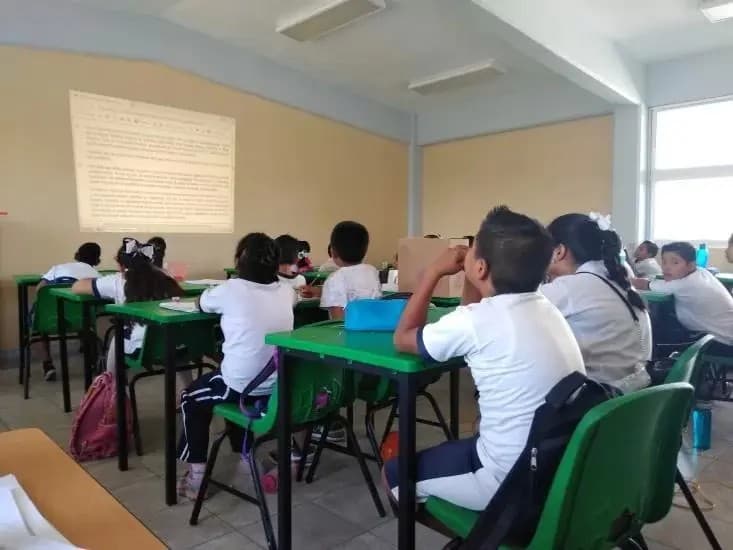 AMLO afirma que la prioridad es vacunar a personal docente